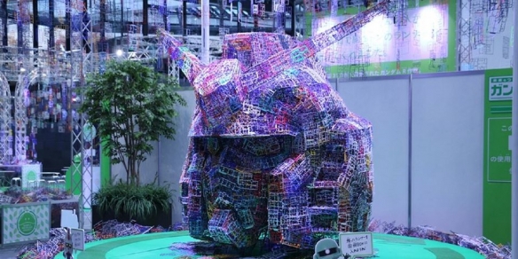 提倡环保减少污染 万代展示回收板件制成巨型高达头雕-游戏论